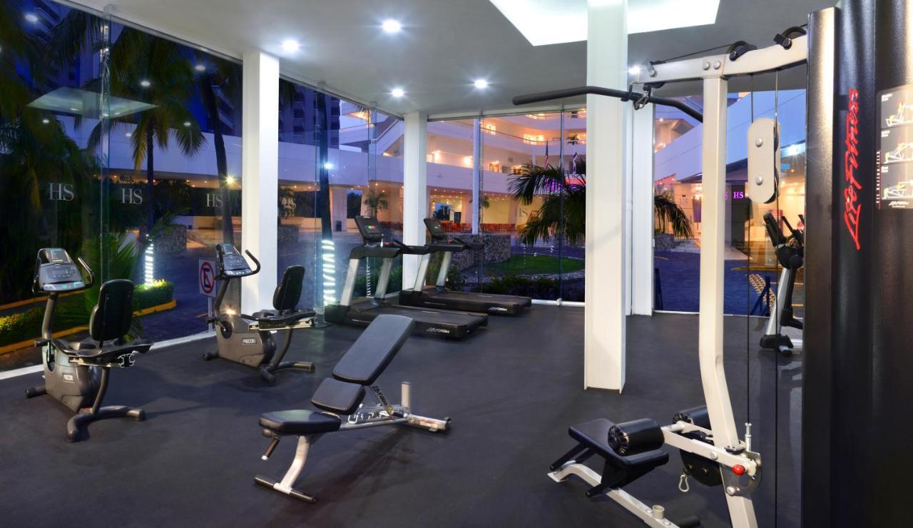 Hs Hotsson Hotel Acapulco Exteriör bild A gym at a resort