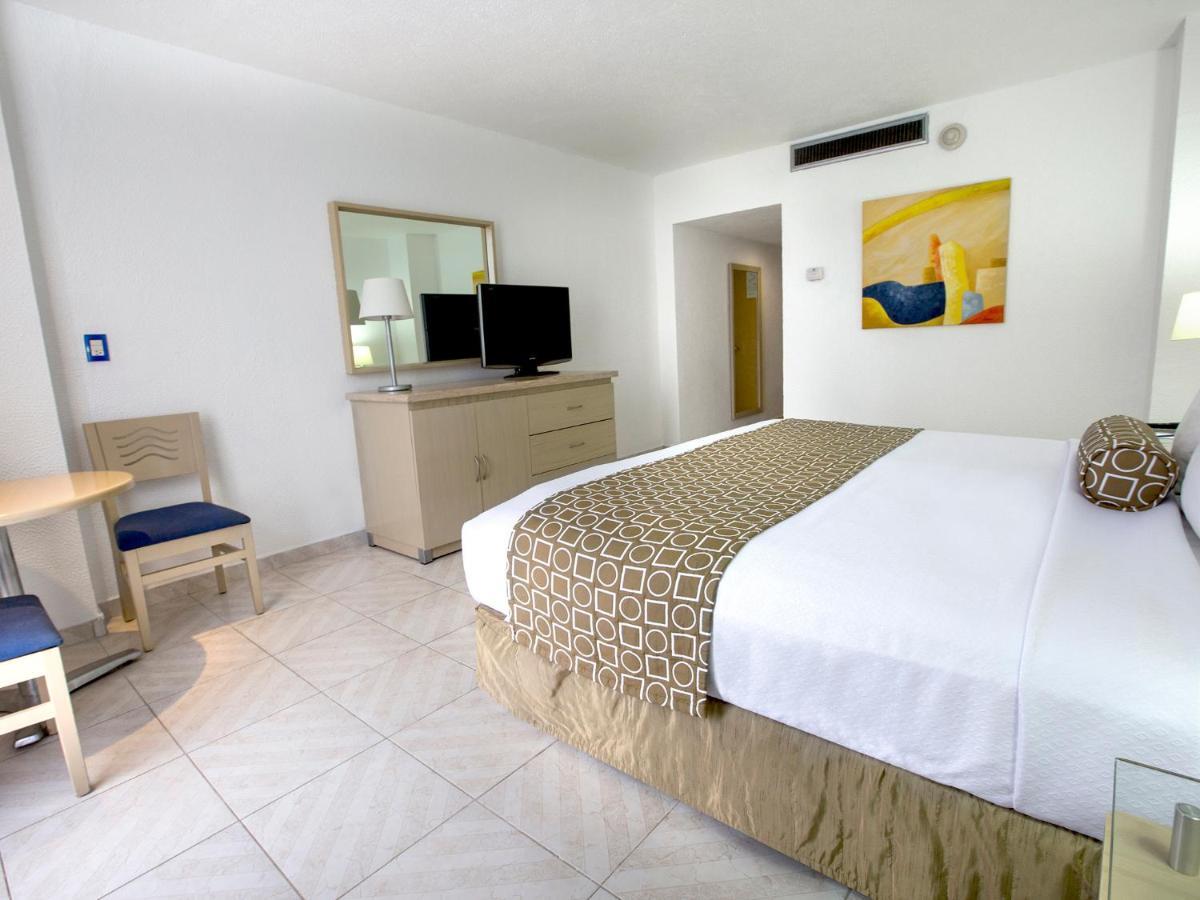 Hs Hotsson Hotel Acapulco Exteriör bild A room at the hotel