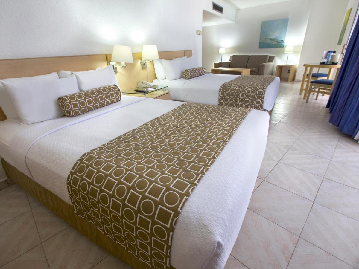 Hs Hotsson Hotel Acapulco Exteriör bild A guest room at the Hilton San Diego Bayfront
